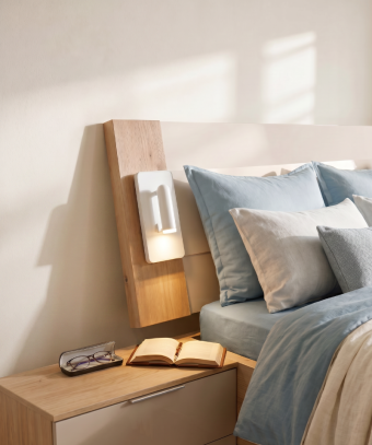 Lit Oryona – Design lumineux et finition bois moderne