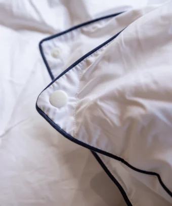 Couette Idylle Légère – Duvet haut de gamme, toucher soyeux